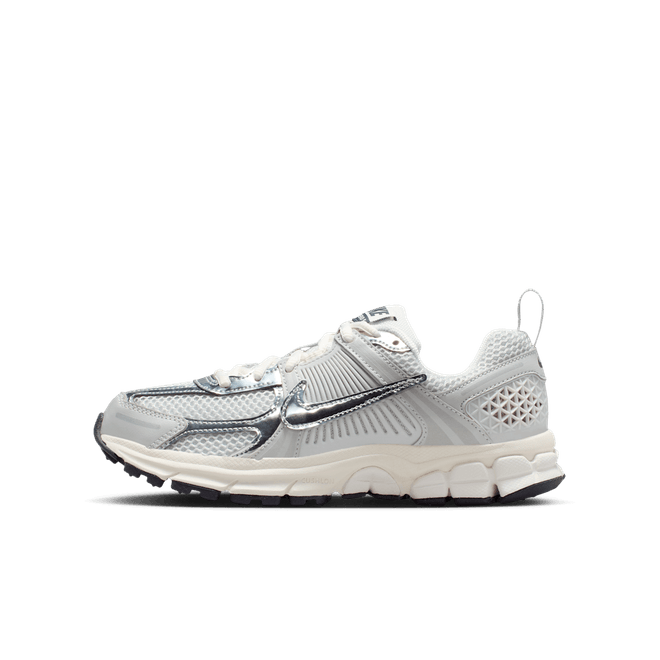 Nike Vomero 5 photon dust/chrome/gridiron/sail 